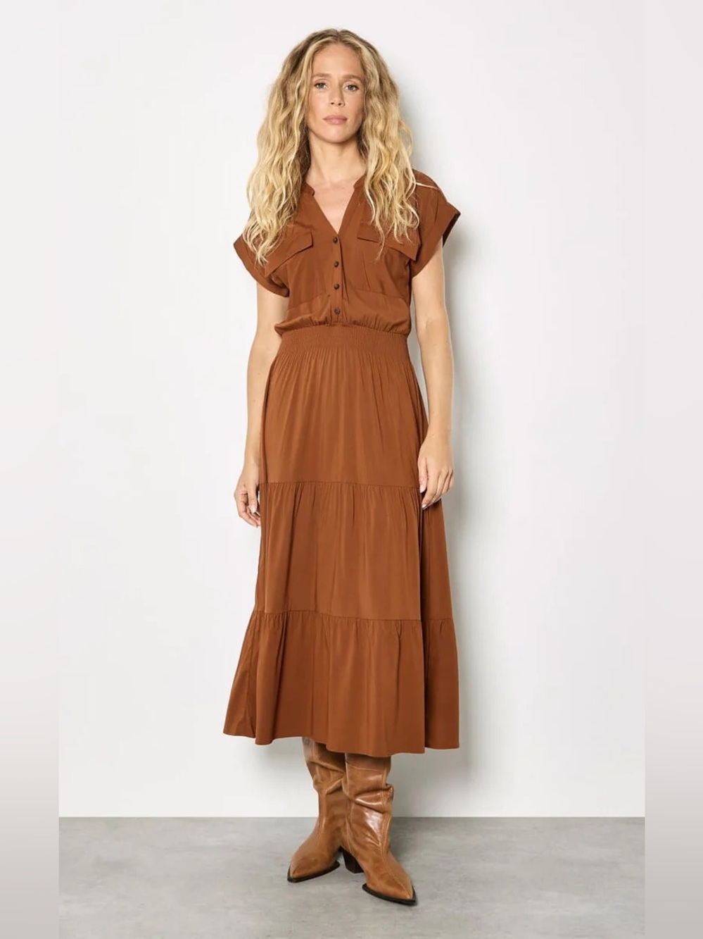 SOLD APRICOT 🍑 Rust-Brown Tiered Maxi Dress with Button - Picture 2 of 7